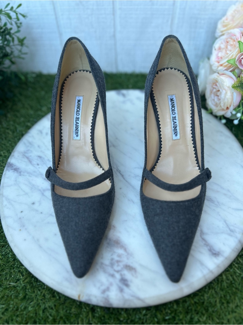 Manolo Blahnik Campari pumps in grey flannel with a pointed toe woman Sz 9.5